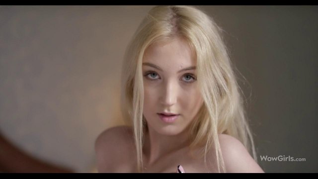 Блондинка мастурбирует свою гладкую письку пальцами и кончает от блаженства #3